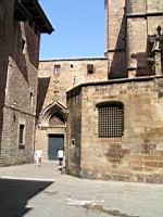 Barcelone, Catedral La Seu, Porte de la Pietat d'entree au cloitre (2)
